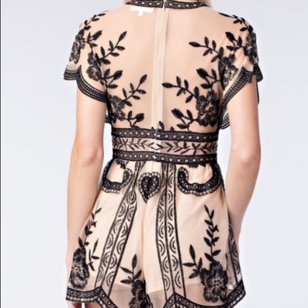 ❤️ Embroidered Lace Short Sleeve Mesh Romper - Picture 8 of 8